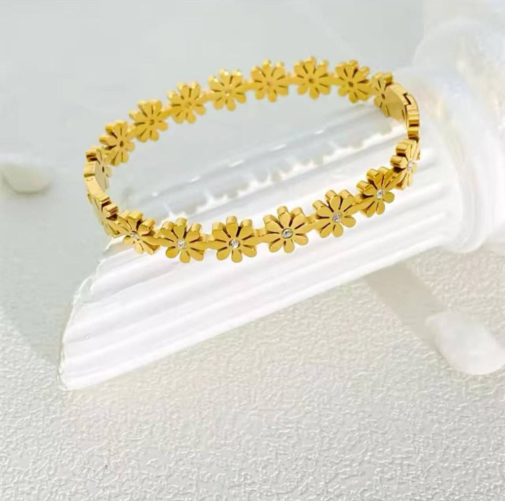 Boho Daisy Flower Gold Bangle