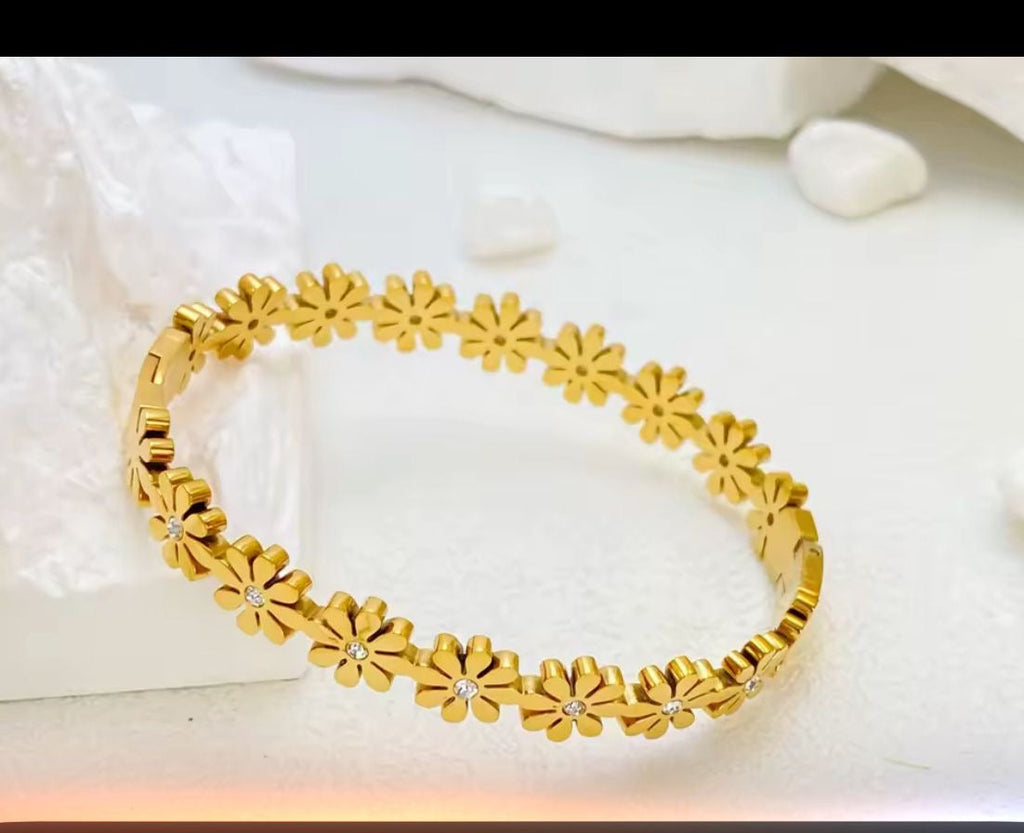 Boho Daisy Flower Gold Bangle